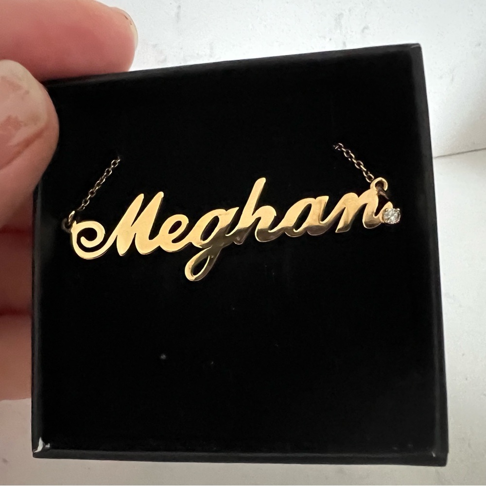 Custom name necklace with diamond